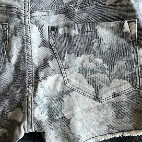 H&M Shorts - Picture 5 of 7